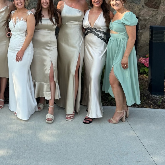 KENSIE DRESS
BIRDY GREY
SHINY SATIN NEUTRAL CHAMPAGNE - Picture 6 of 6